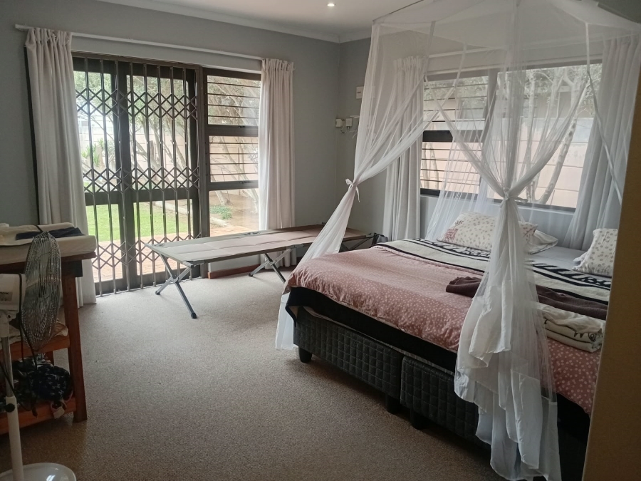 To Let 4 Bedroom Property for Rent in Twin Palms Western Cape
